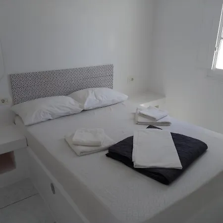Three Harites 3* Perissa (Santorini)