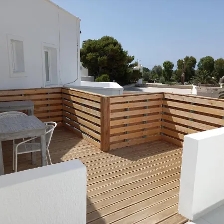 Aparthotel Three Harites Perissa (Santorini)