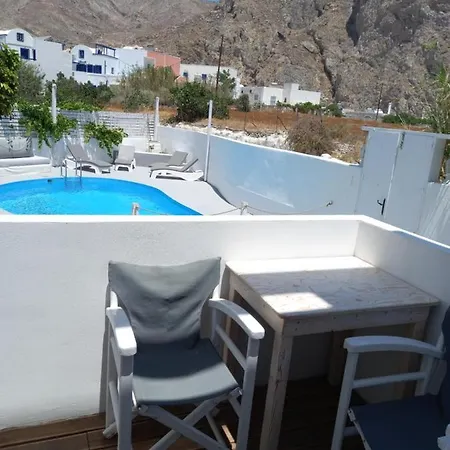Aparthotel Three Harites Perissa (Santorini)