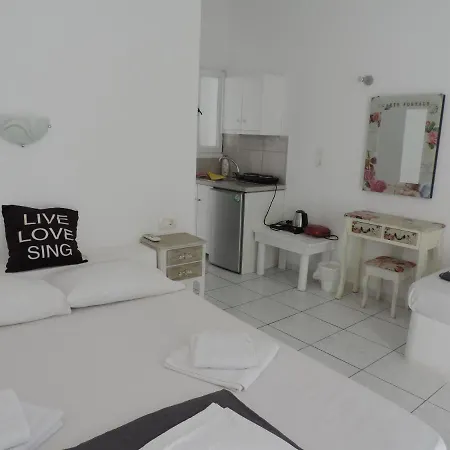 Aparthotel Three Harites 3*