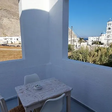 Three Harites 3* Perissa (Santorini)