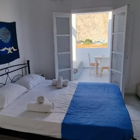 Aparthotel Three Harites Perissa (Santorini)