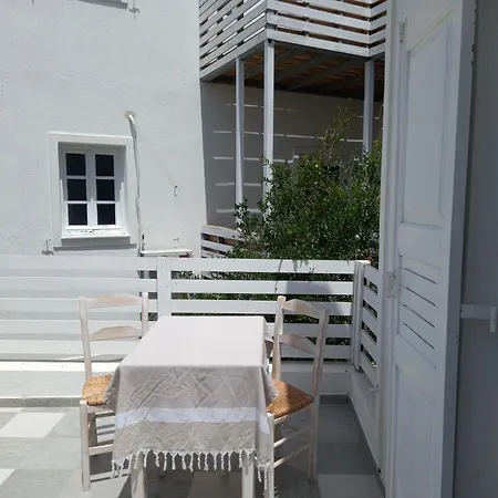 Three Harites Aparthotel