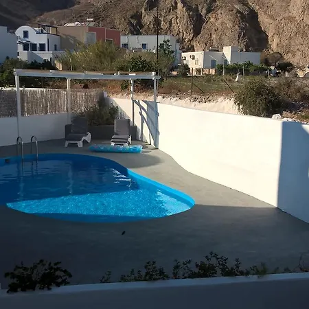 Aparthotel Three Harites Perissa (Santorini)