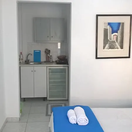 Three Harites 3* Perissa (Santorini)