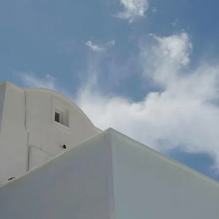 Aparthotel Three Harites Perissa (Santorini)