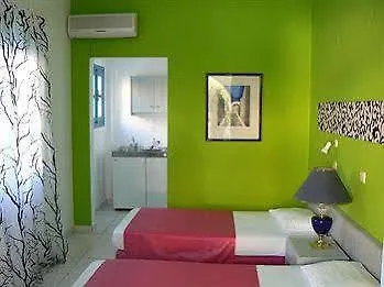 Aparthotel Three Harites Perissa (Santorini)