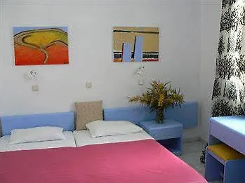 Three Harites Aparthotel Perissa (Santorini)
